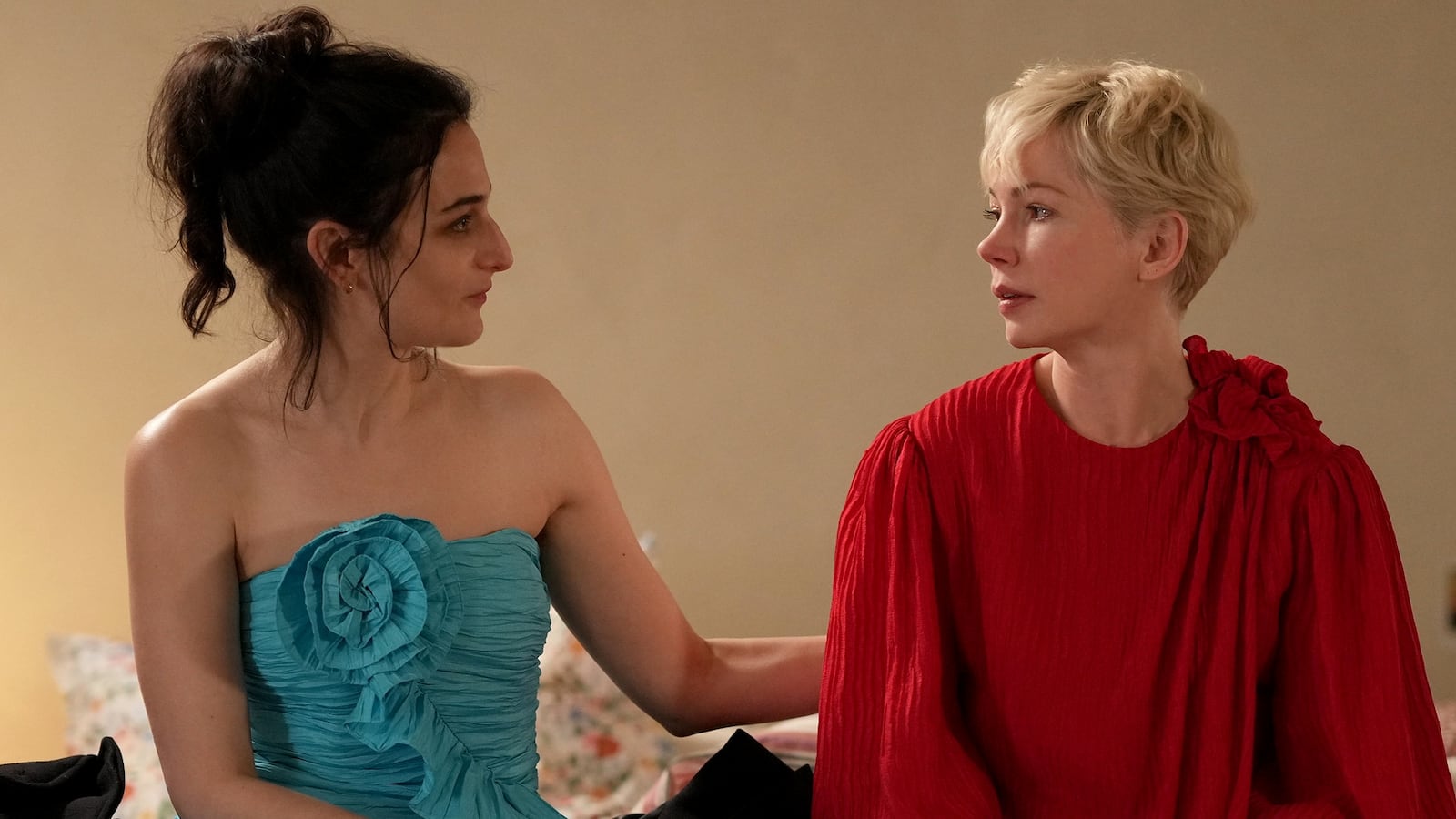 Jenny Slate as Nikki, Michelle Williams as Molly in 'Dying for Sex'