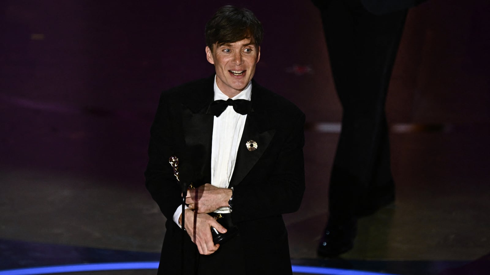 Cillian Murphy accepts his Oscar for 'Oppenheimer.'